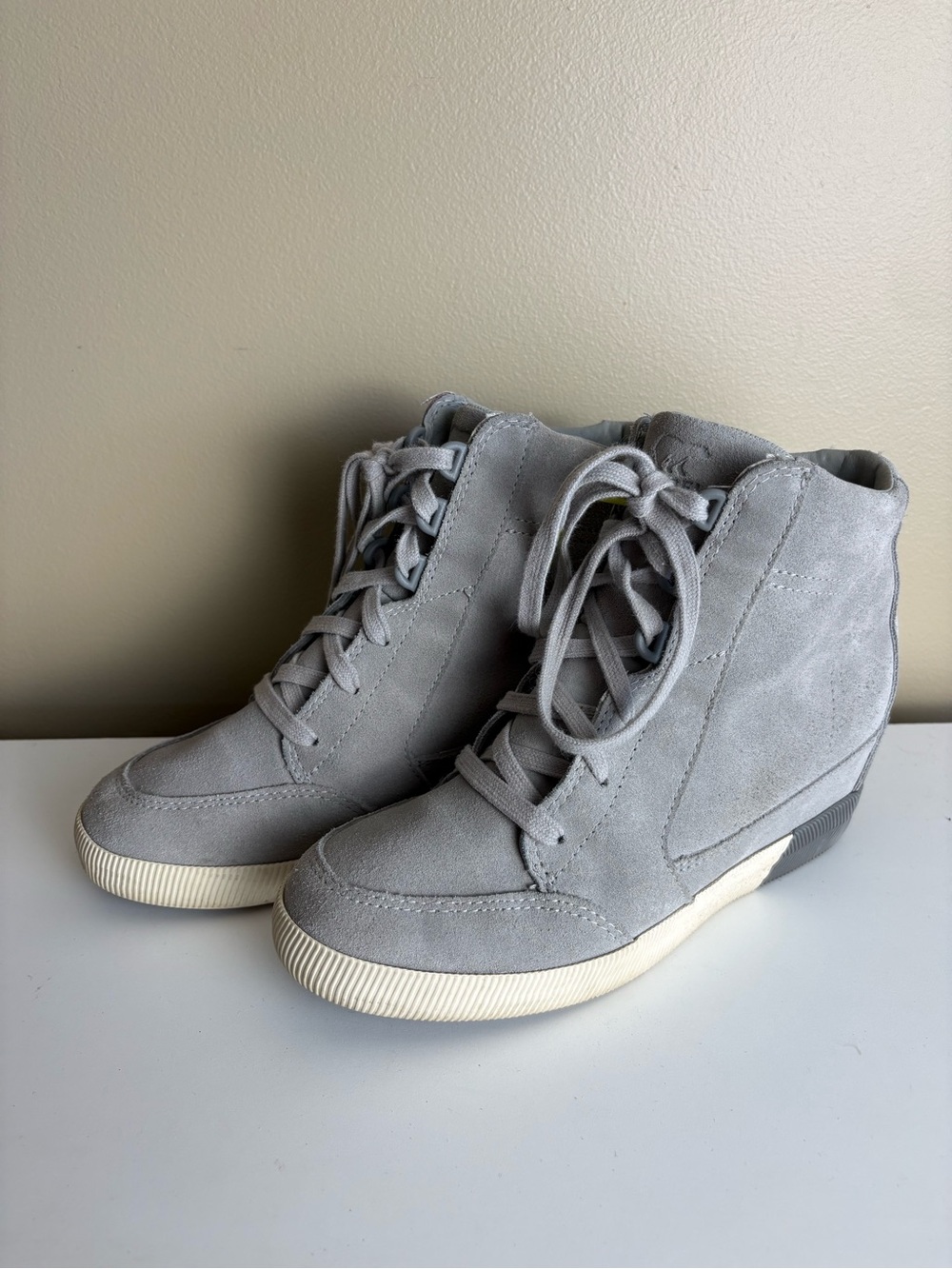 Sorel Women's Out N About Wedge II Boots Grey Suede Size 7.5